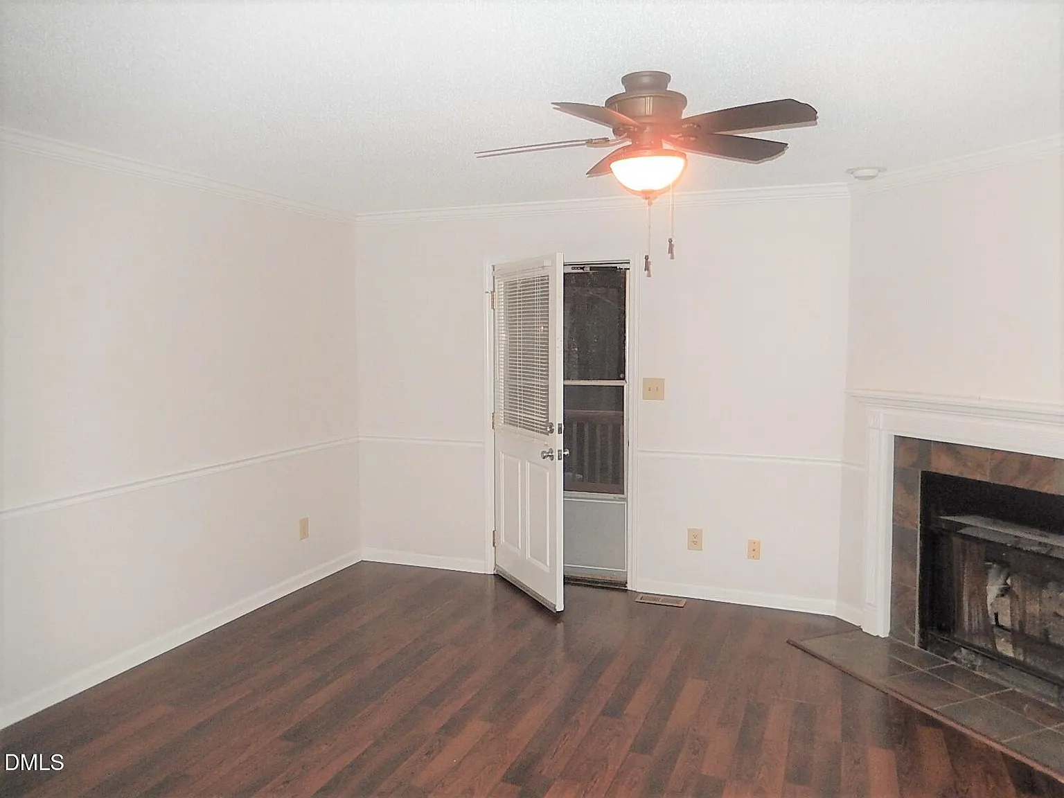 2 bed, 1.5 bath, 1150 sqft, $1,400 — Photo 2