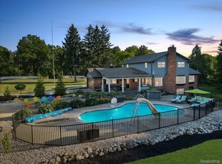 1372 W Drahner Rd, Oxford, MI 48371