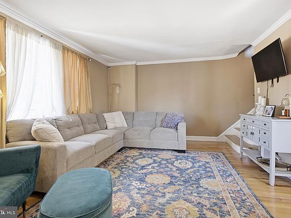 5th image of 326 E Rodgers St