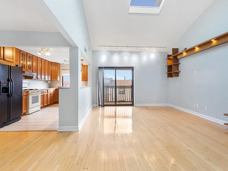 33 Green Valley Ct #33 — Photo 4