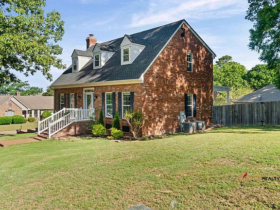 4th image of 311 Live Oak Dr