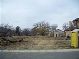 413 Brewer St, Grapevine, TX 76051