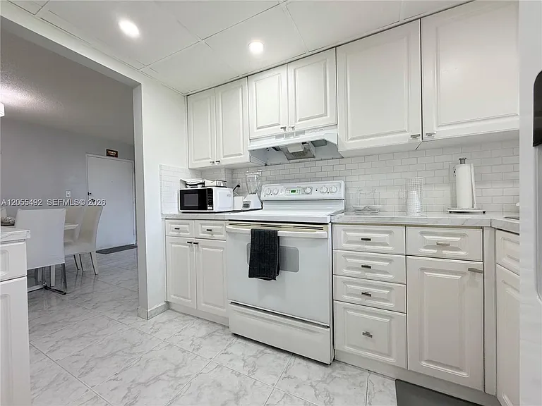 9410 W Flagler St #102 — Photo 6