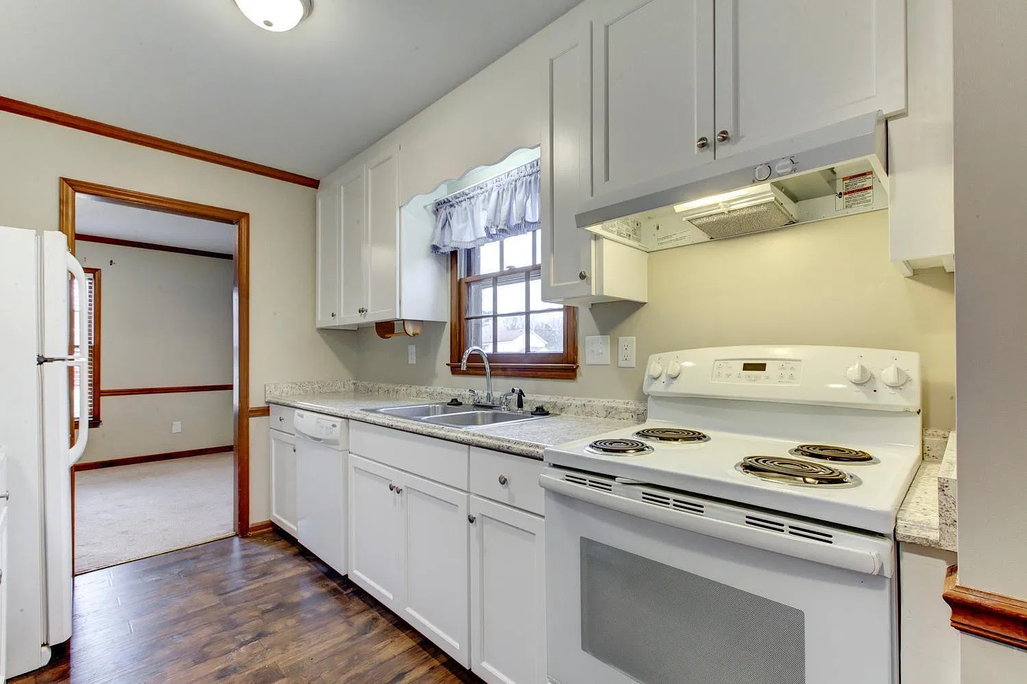 3 bed, 2.0 bath, 1525 sqft, $1,900 — Photo 4