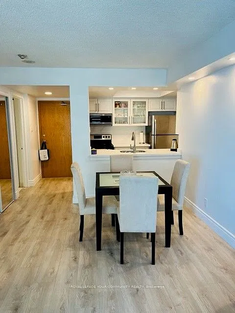 77 Harbour Sq #2804