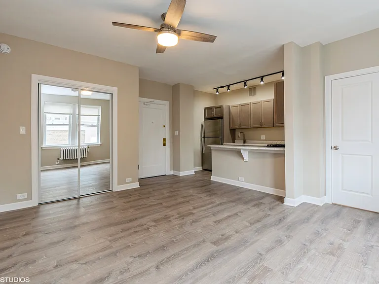 432 W Belmont — Photo 9