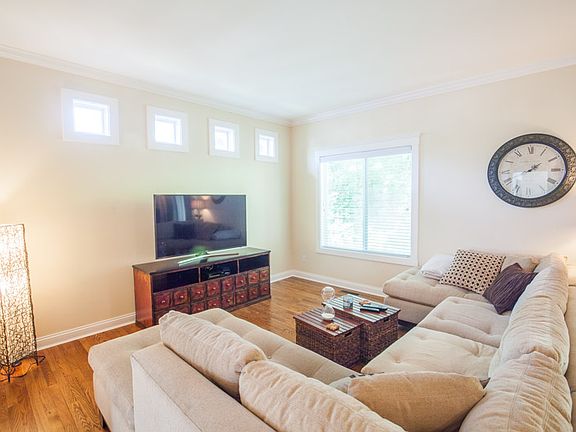 3rd image of 3216 Linwood Ave