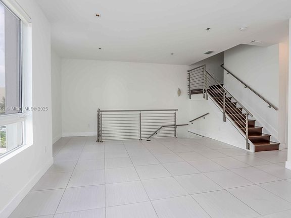 5th image of 9121 NW 33rd St