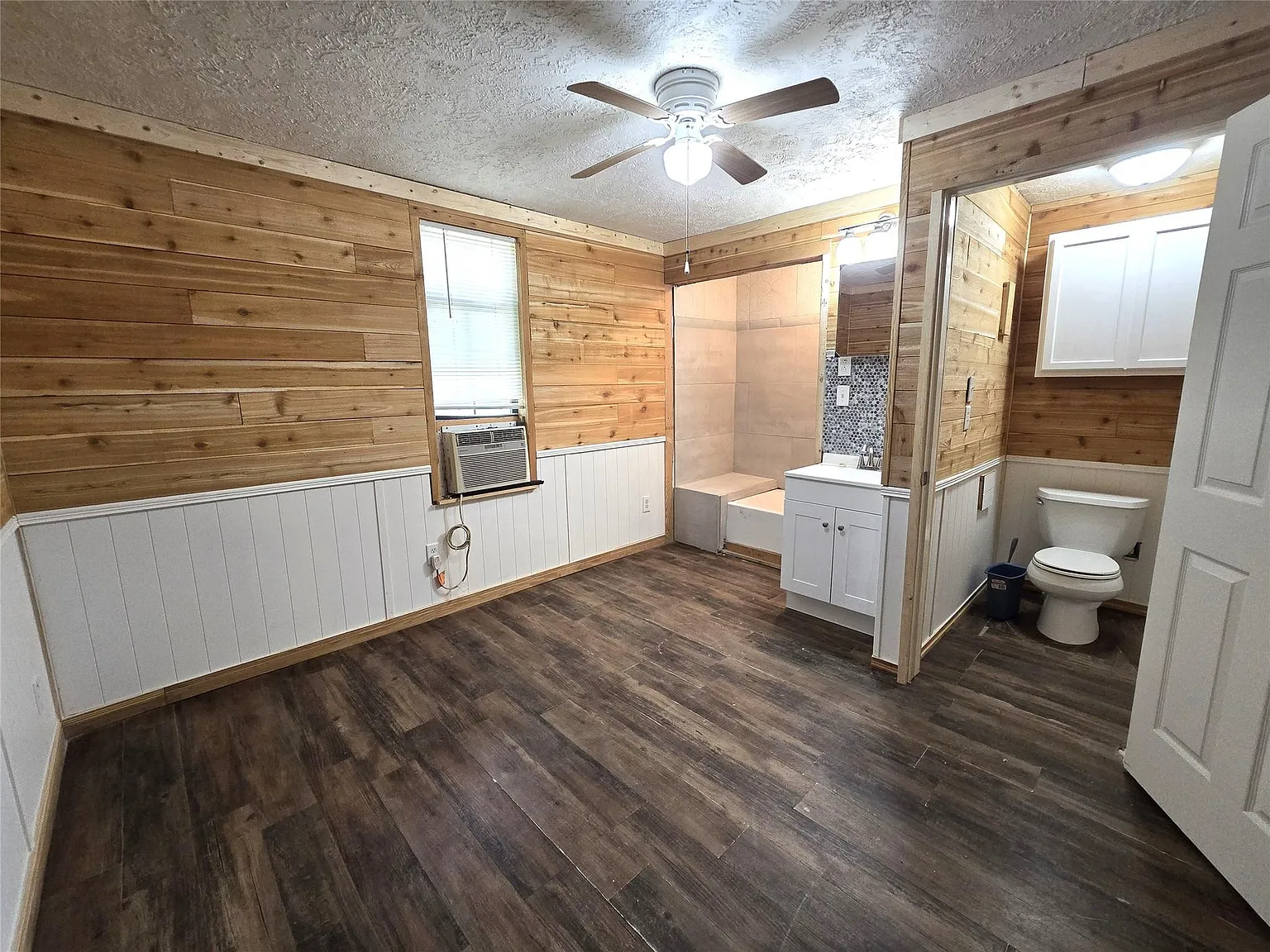 2 bed, 1.0 bath, 560 sqft, $1,200 — Photo 3