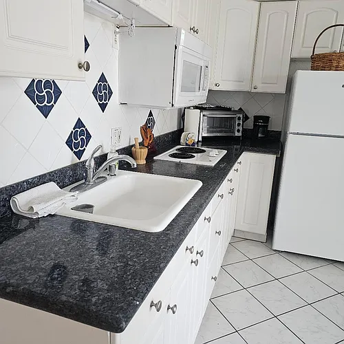 2440 Kuhio Ave Photo 1