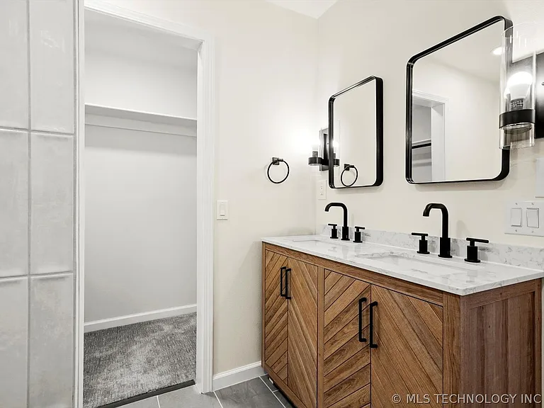 524 W Toledo St — Photo 15