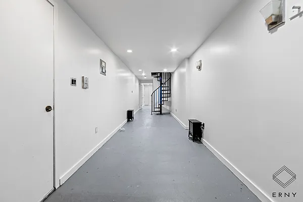 Rented by ERNY LLC | media 12