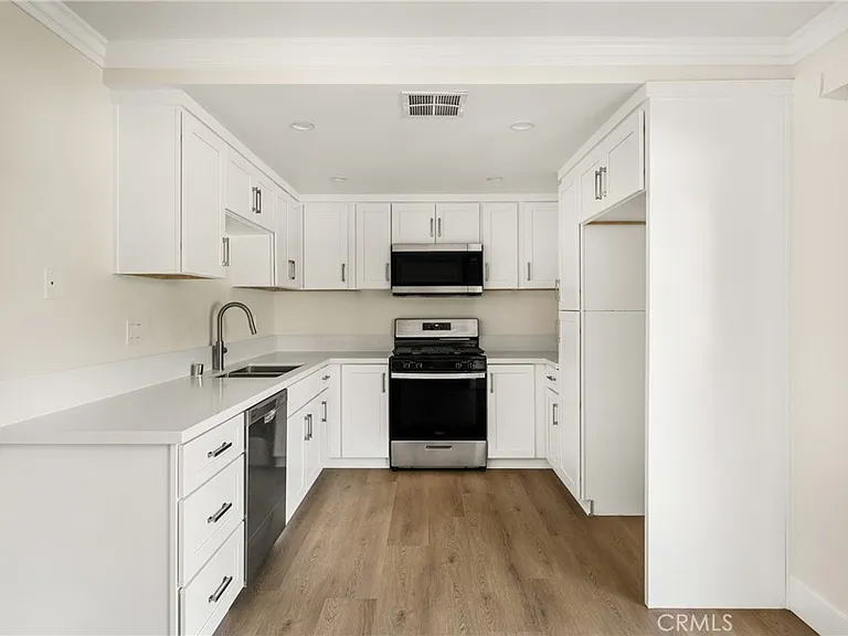 4032 Howard Ave — Photo 11