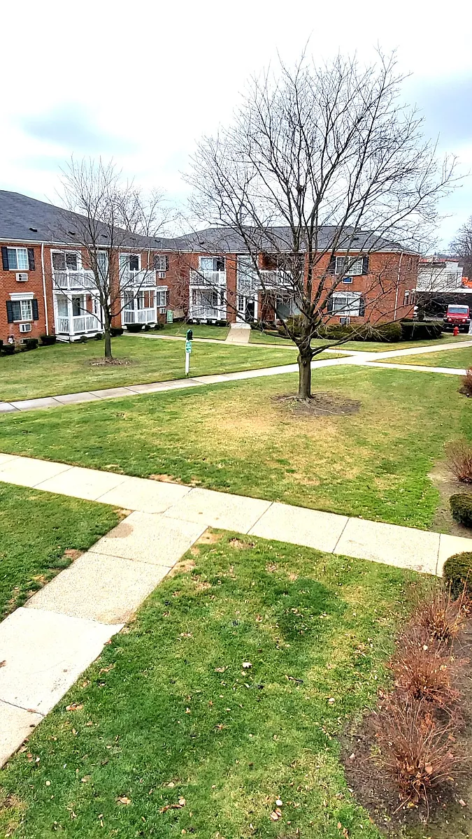 Building Photo - 2445 Torquay Ave #211