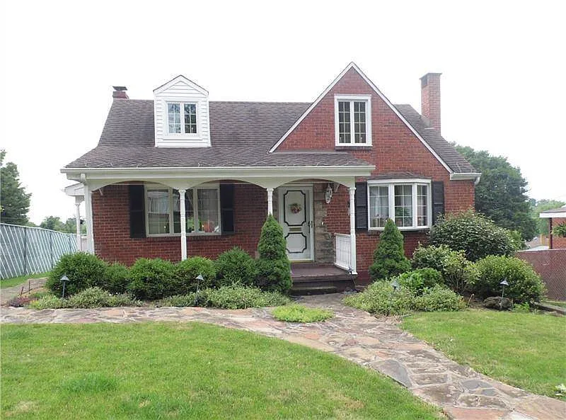 208 Lexington Dr photo 1