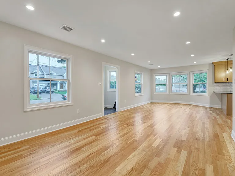 134 Johnson Ave — Photo 5