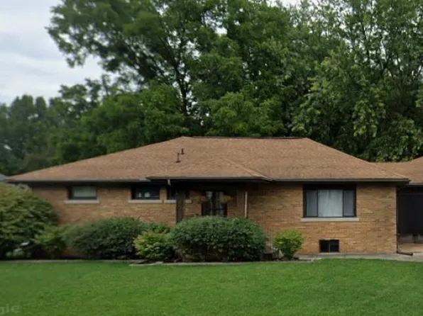 112 N Oak St, Rochester, IL 62563