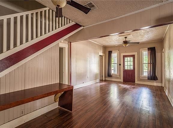4th image of 405 E Main St