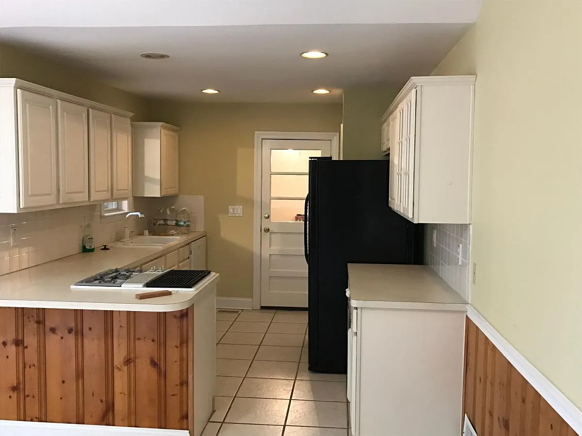 2486 Woodacres Road NE — Photo 2