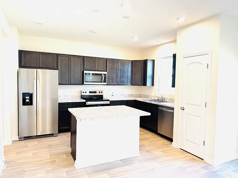 514 Penwell Dr — Photo 5