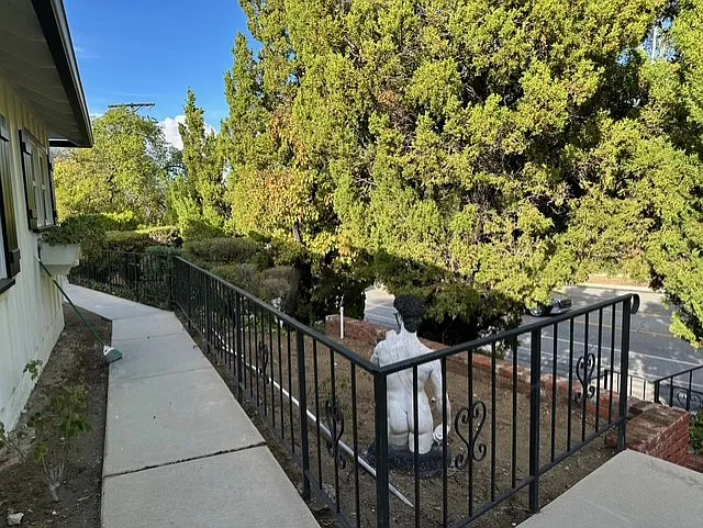 4929 Reseda Blvd — Photo 21