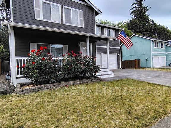 2nd image of 1108 NE Beaumont Ln