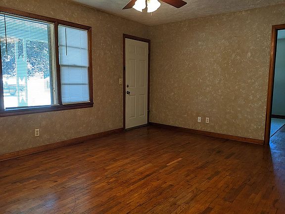 opposite corner of living 