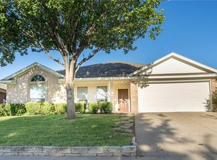 116 Adams Dr, Crowley, TX 76036