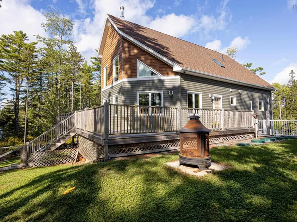 33 Eastern Point Ln, East Hants, NS B0N 1Z0