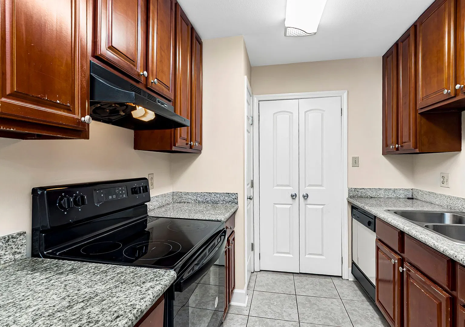 1066 Manson Dr — Photo 1