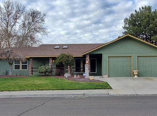 935 E Pine Ave, Hermiston, OR 97838
