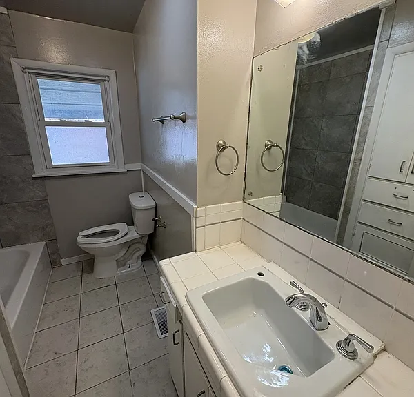 224 Pine Ave — Photo 4