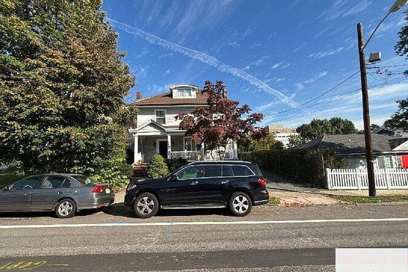 1st image of 681 14th Ave