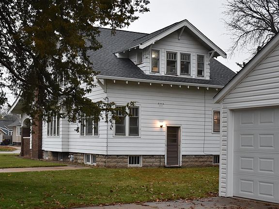4th image of 703 River Ln