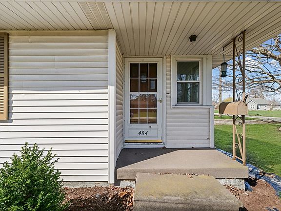 4th image of 404 S Maple St