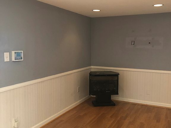 2nd image of 1056A Little Bay Ave