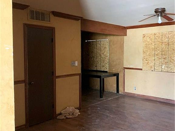 2nd image of 303 Yosemite St