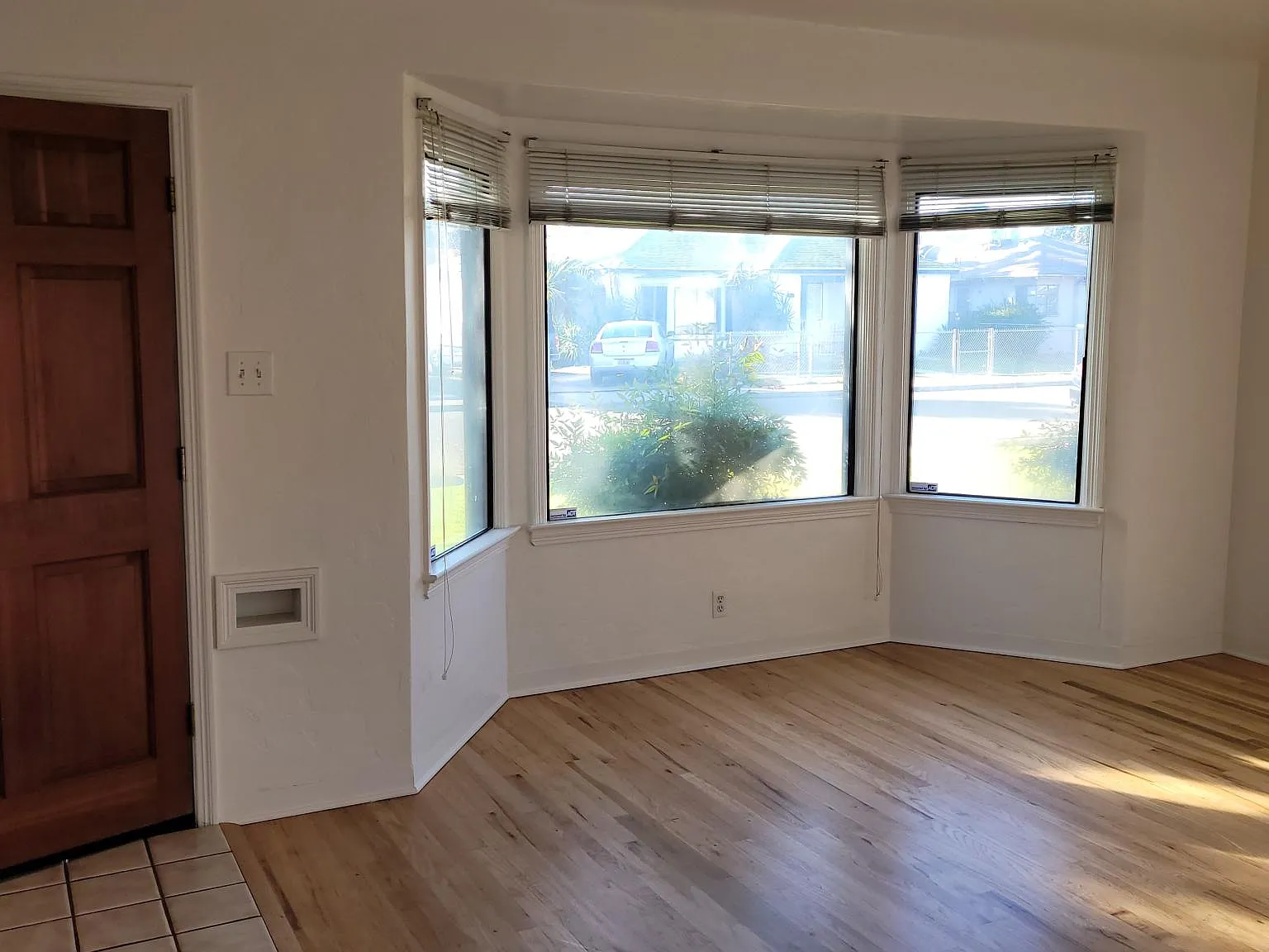524 W Hedges Ave — Photo 4