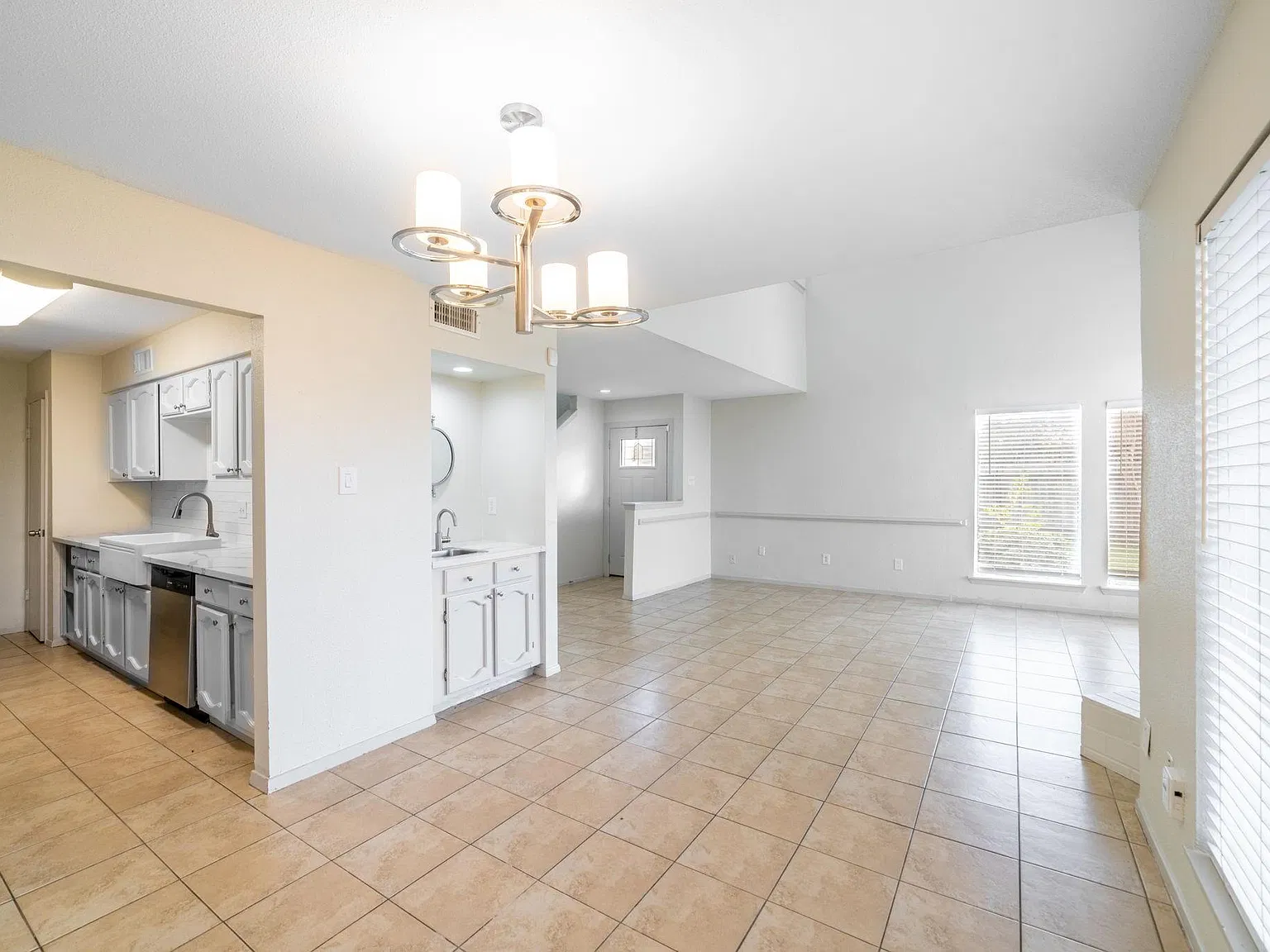 3 bed, 2.0 bath, 1850 sqft, $1,750 — Photo 4