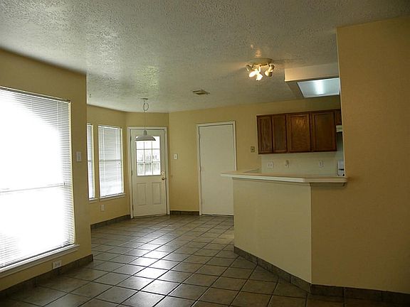 4th image of 2502 Blair Manor Ct
