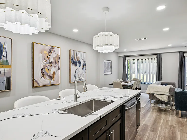 The Tucker Luxury Apartments — Photo 44