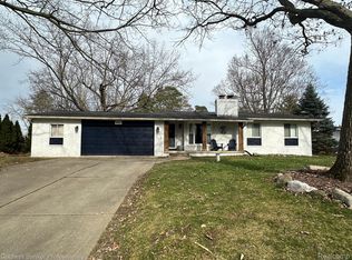 8521 Windy Hill Pkwy, Grand Blanc, MI 48439