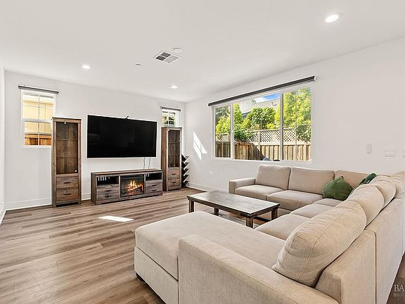 5th image of 2751 Bella Circle