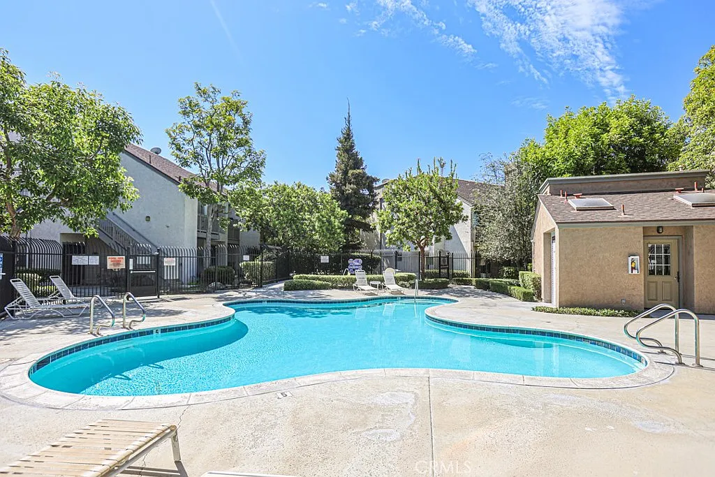 1 bed, 767 sqft, $2,300 — Photo 3