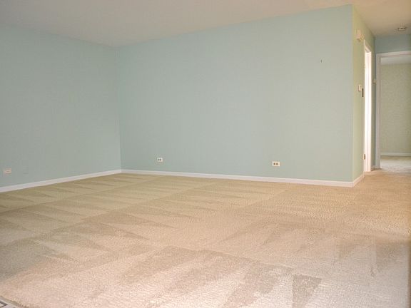 5th image of 996 Shannock Ln
