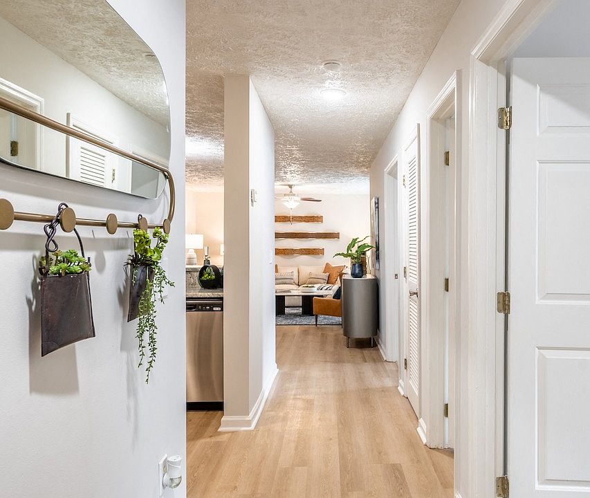 1st image of 1166 Pine Knoll Dr #1111-301