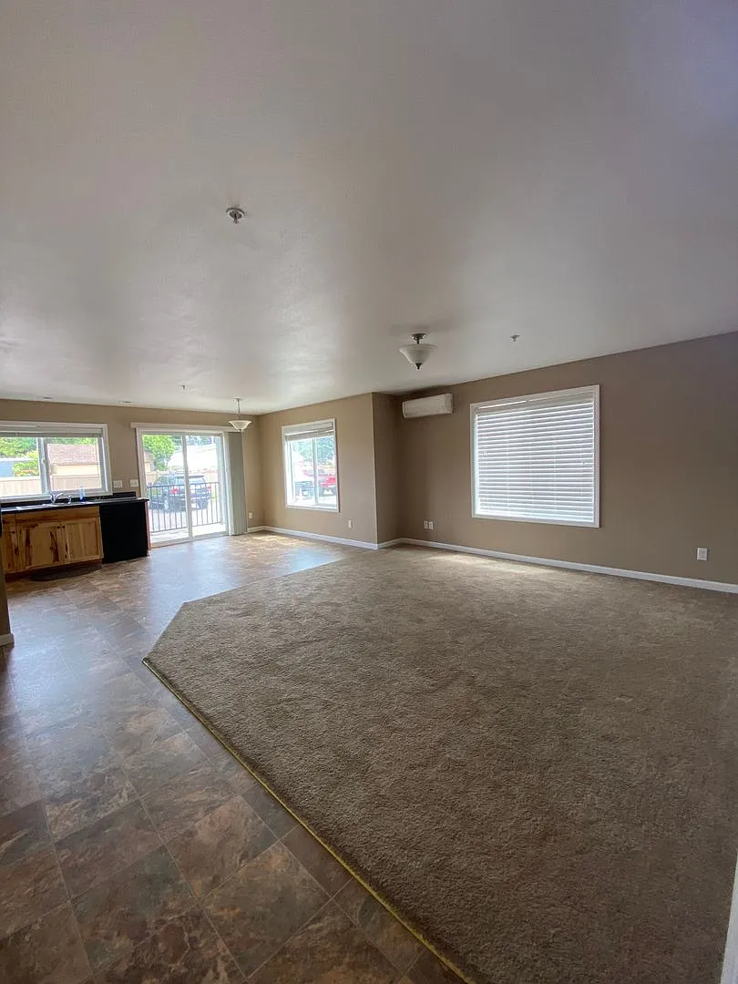 Crossfire Apartments — Photo 3
