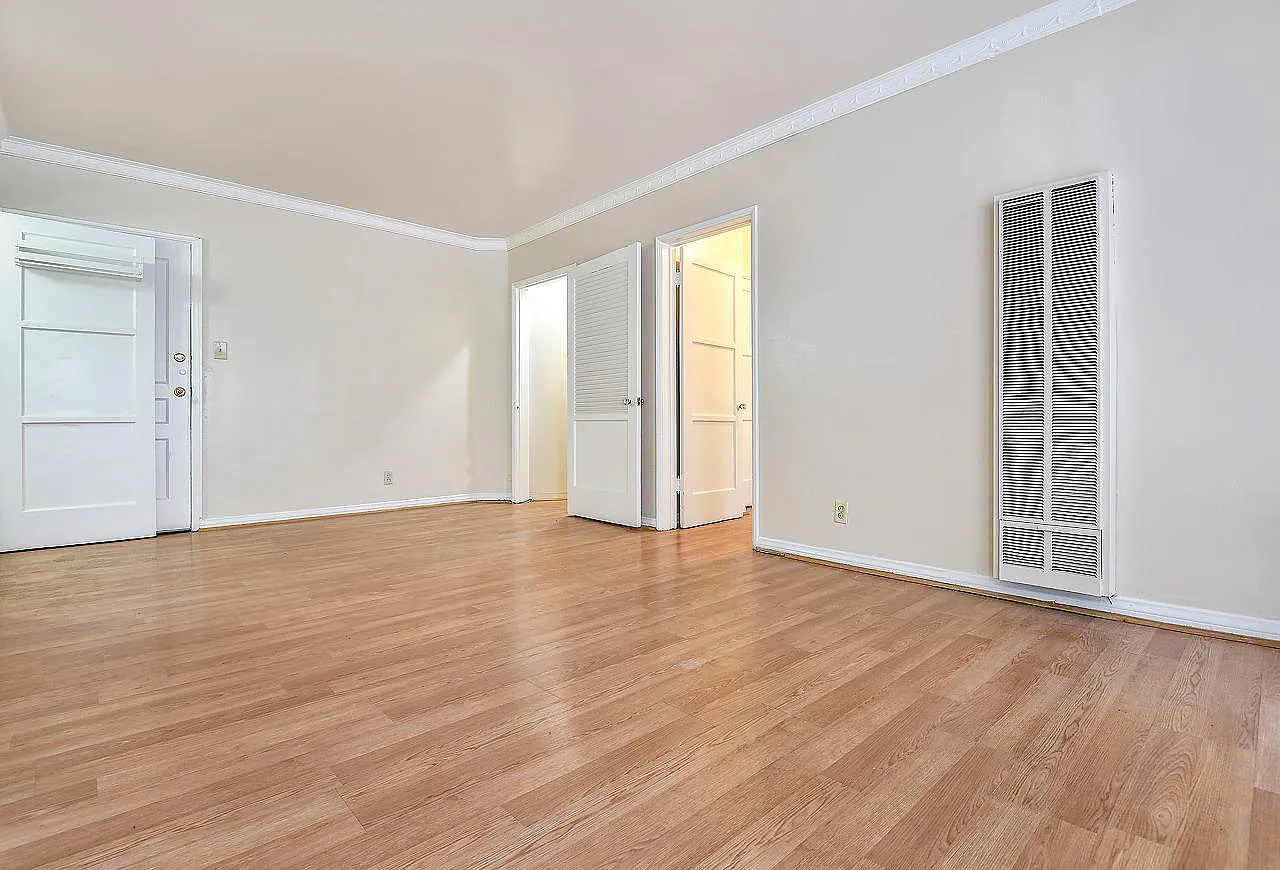 Studio, 250 sqft, $1,090 — Photo 4
