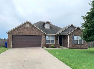 210 E Laurel Ave, Rogers, AR 72758
