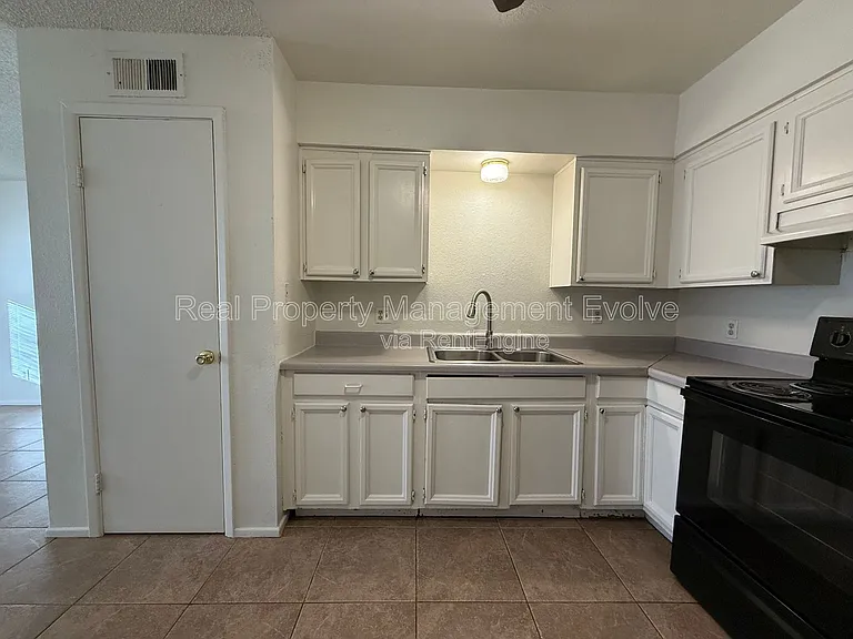 1905 N Center St #1 — Photo 6